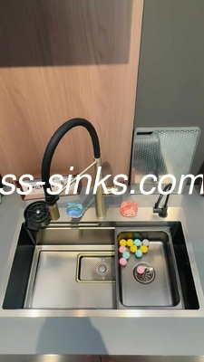 Evier de cuisine en acier inoxydable fonctionnel sous-monté avec accessoires