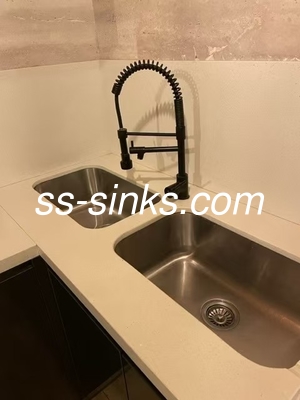 Armoire sous-montée Cuisine en acier inoxydable Eau de Javel 220mm Profondeur pour les fournisseurs d'eau de Javel et la profondeur du produit 220mm