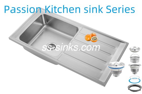 Évier de cuisine moderne avec égouttoir et évacuation arrière pour cuisines contemporaines