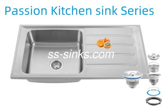 Évier de cuisine moderne avec égouttoir et évacuation arrière pour cuisines contemporaines