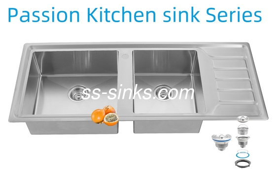 12050 Évier de cuisine fait à la main en acier inoxydable à deux bacs avec égouttoir