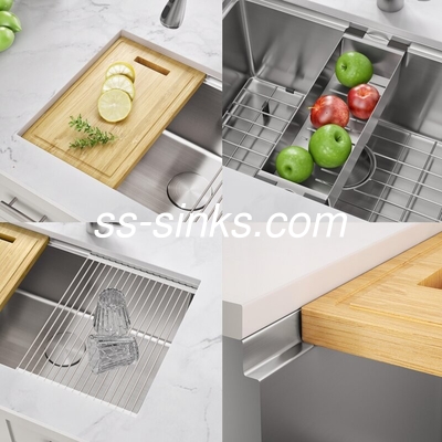 La cuisine rectangulaire est équipée d'un évier en finition brossée pour 33 pouces.