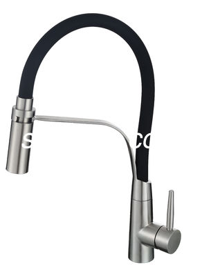 Gallons flexibles du robinet 1,8 d'acier inoxydable de noir de cuisine/minute